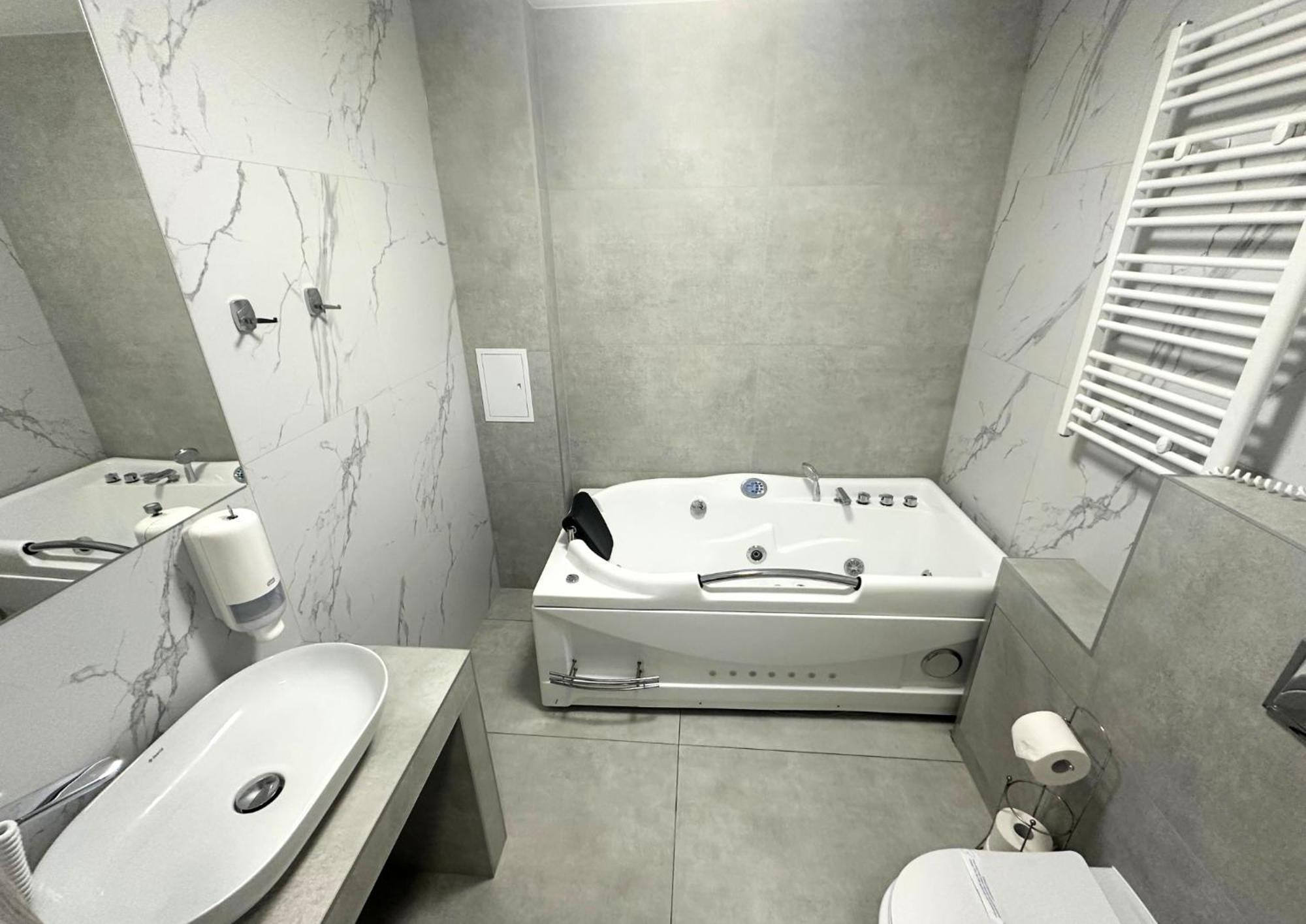 Miejsca Noclegowe W Arka Medical Spa 科沃布热格 外观 照片